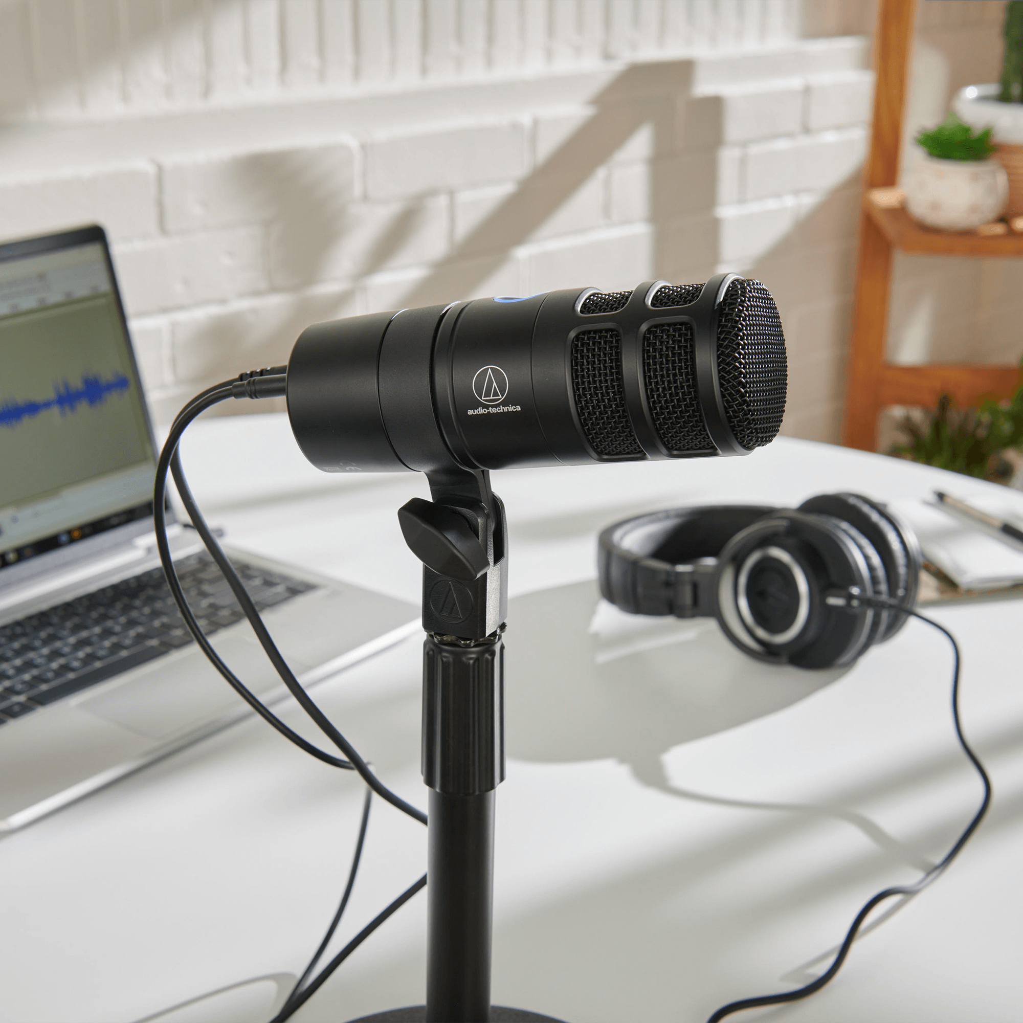 AT2040USB Hypercardioid Dynamic Podcast Microphone